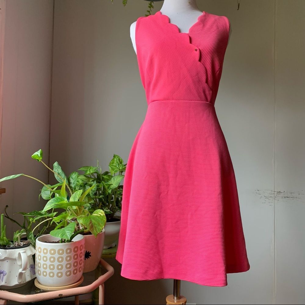 ELLE Hot Pink Sleeveless Textured Scallop Trim Dress Size 6 Valentine’s? ;)